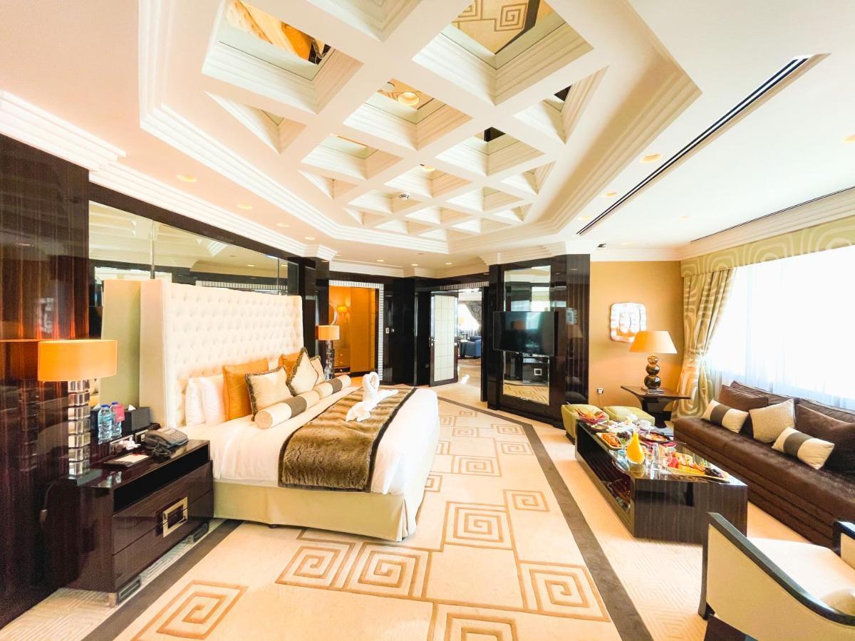 Moevenpick Grand Al Bustan Hotel Dubai Bagian luar foto Suite