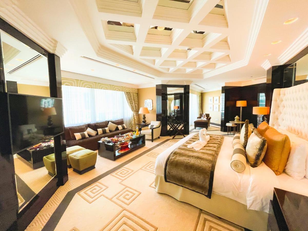 Moevenpick Grand Al Bustan Hotel Dubai Bagian luar foto A suite at the hotel