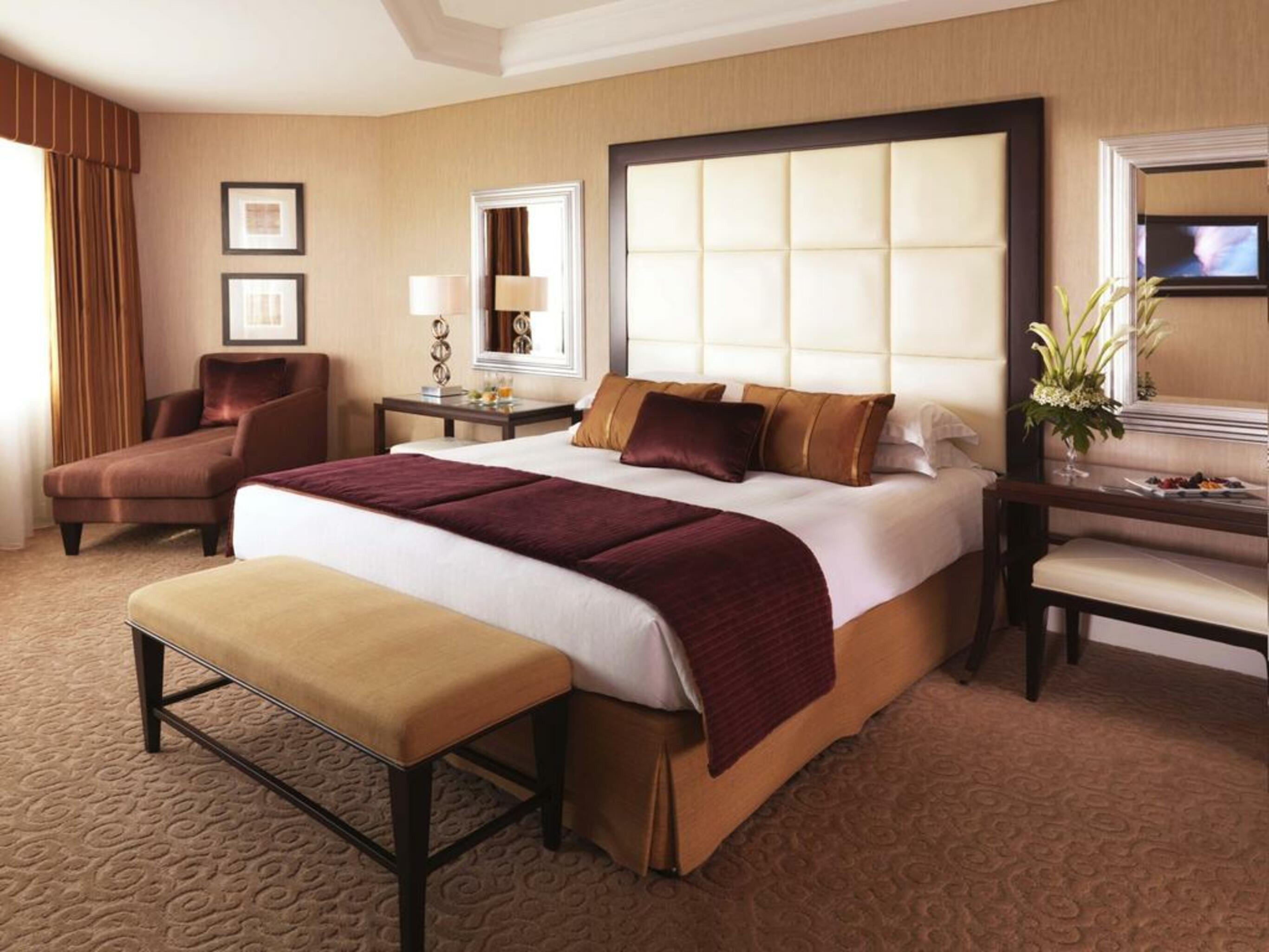 Moevenpick Grand Al Bustan Hotel Dubai Ruang foto A guest room at the MGM Grand