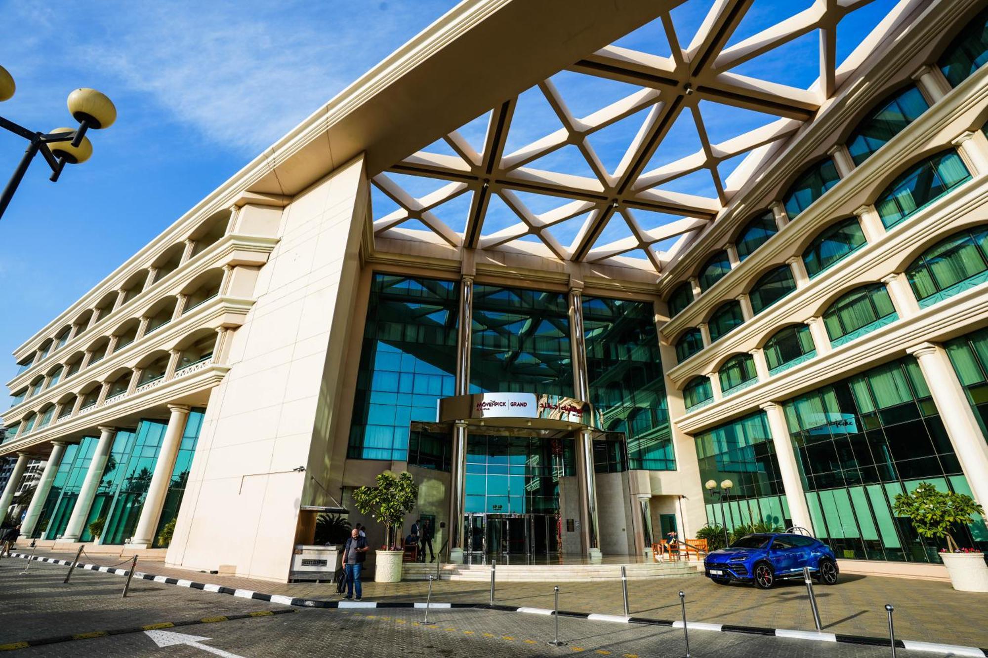 Moevenpick Grand Al Bustan Hotel Dubai Bagian luar foto Dubai Campus