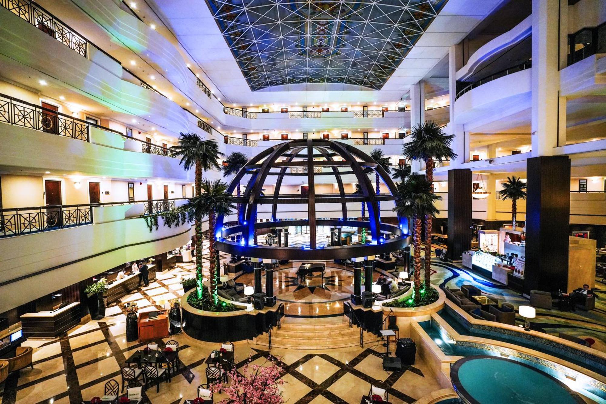 Moevenpick Grand Al Bustan Hotel Dubai Bagian luar foto The lobby of the Grand Hyatt Hotel
