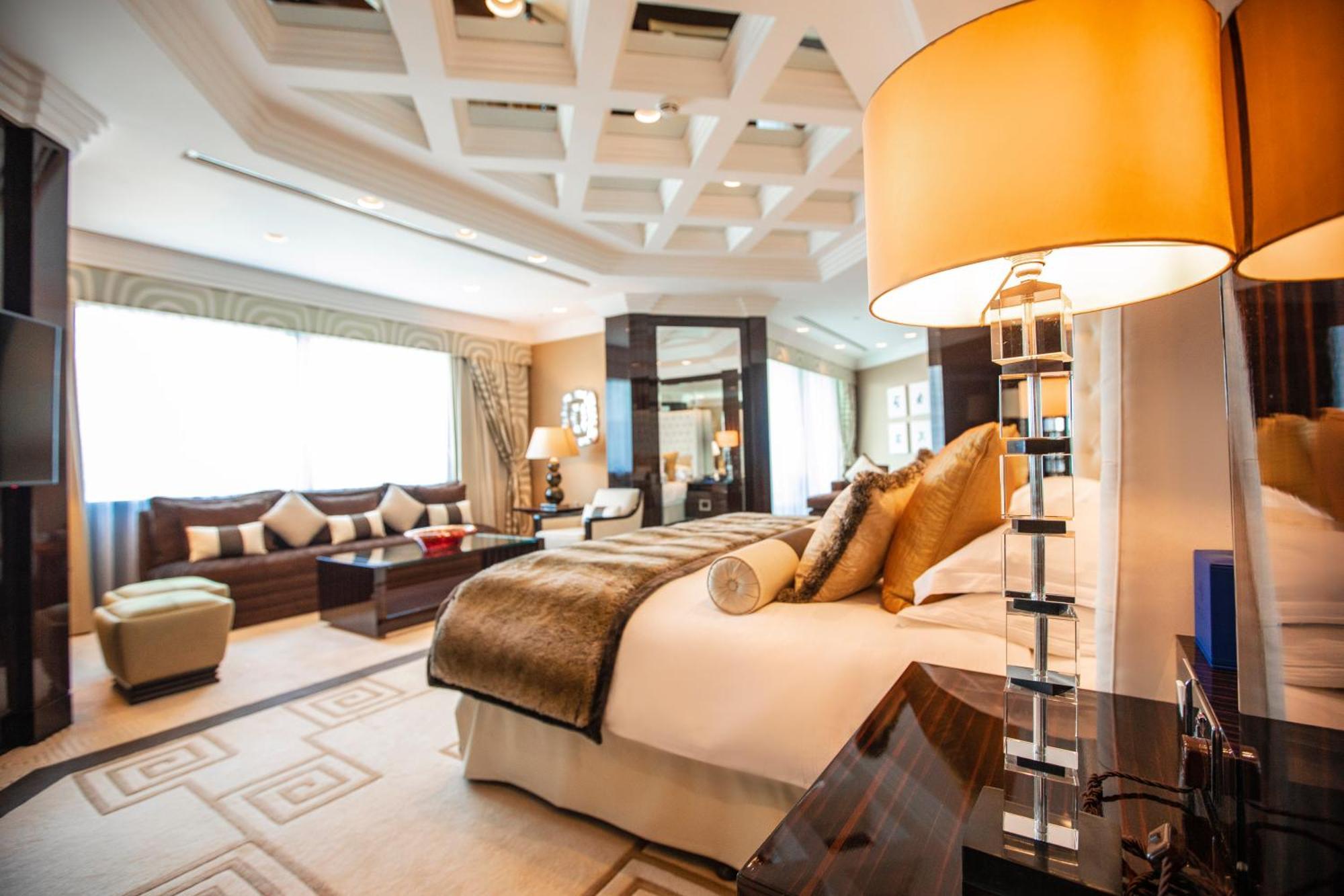 Moevenpick Grand Al Bustan Hotel Dubai Bagian luar foto A suite at the Ritz-Carlton, DIFC