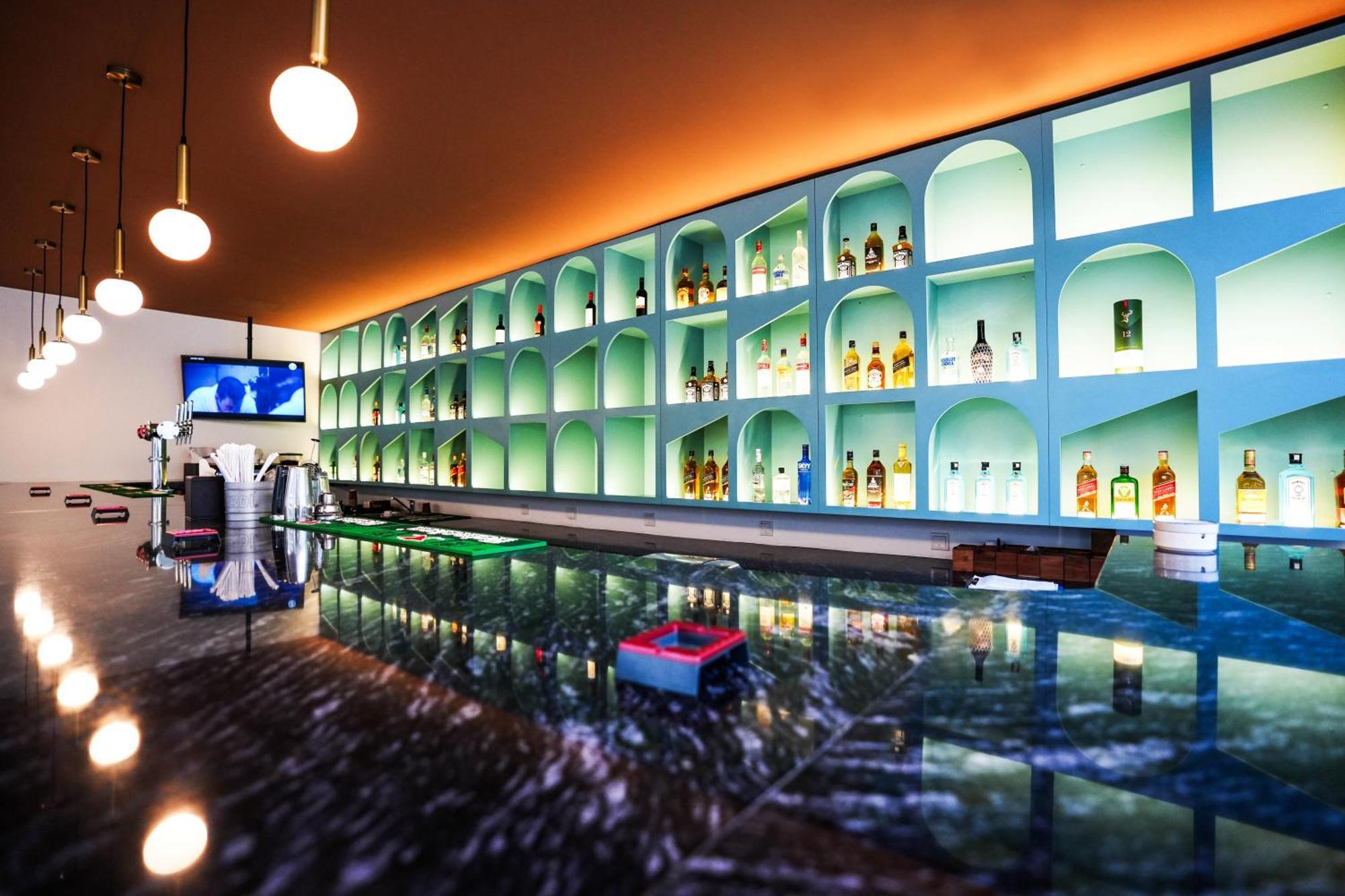 Moevenpick Grand Al Bustan Hotel Dubai Bagian luar foto The bar at the 101 bar