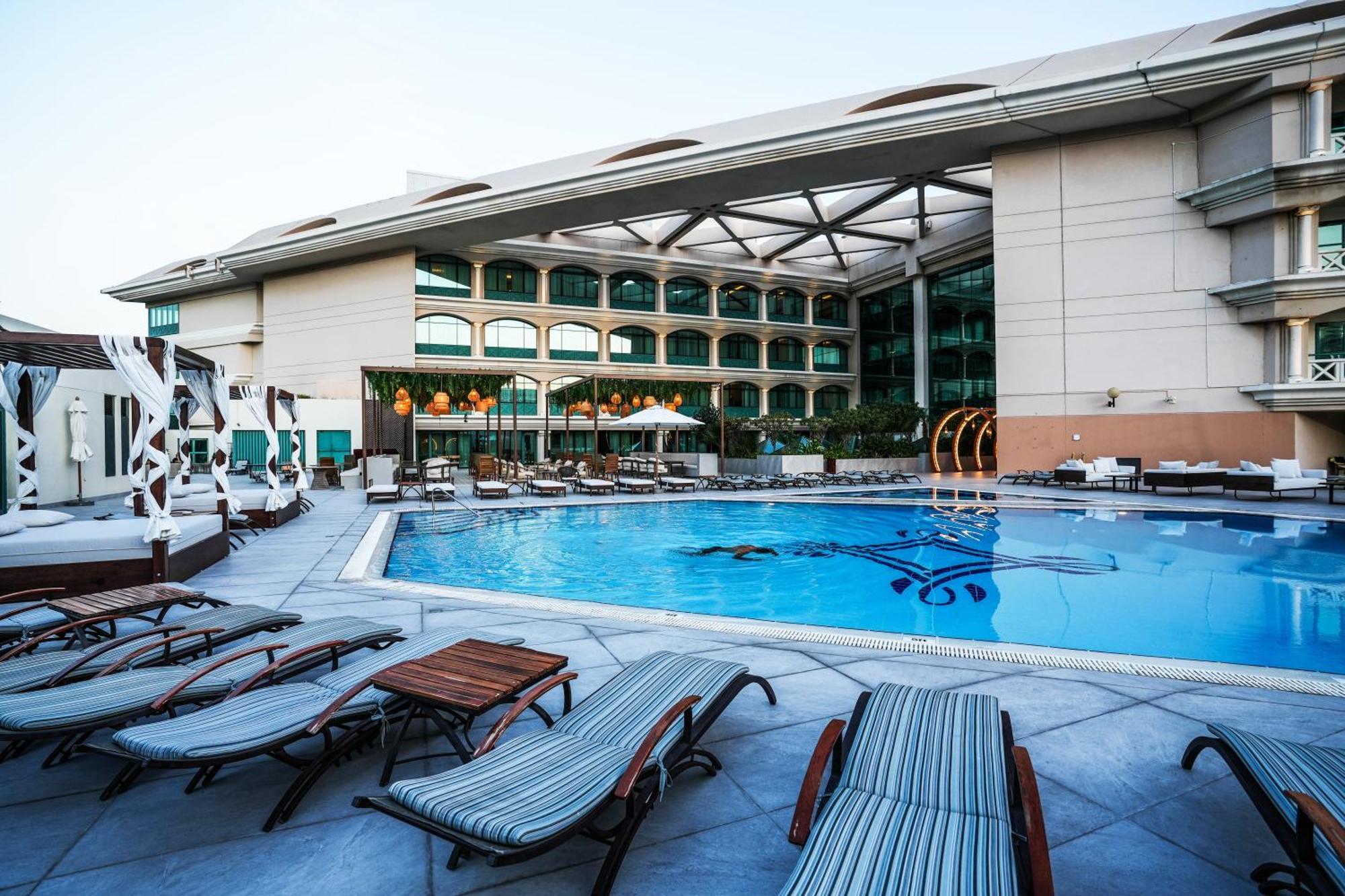 Moevenpick Grand Al Bustan Hotel Dubai Bagian luar foto The pool at the hotel