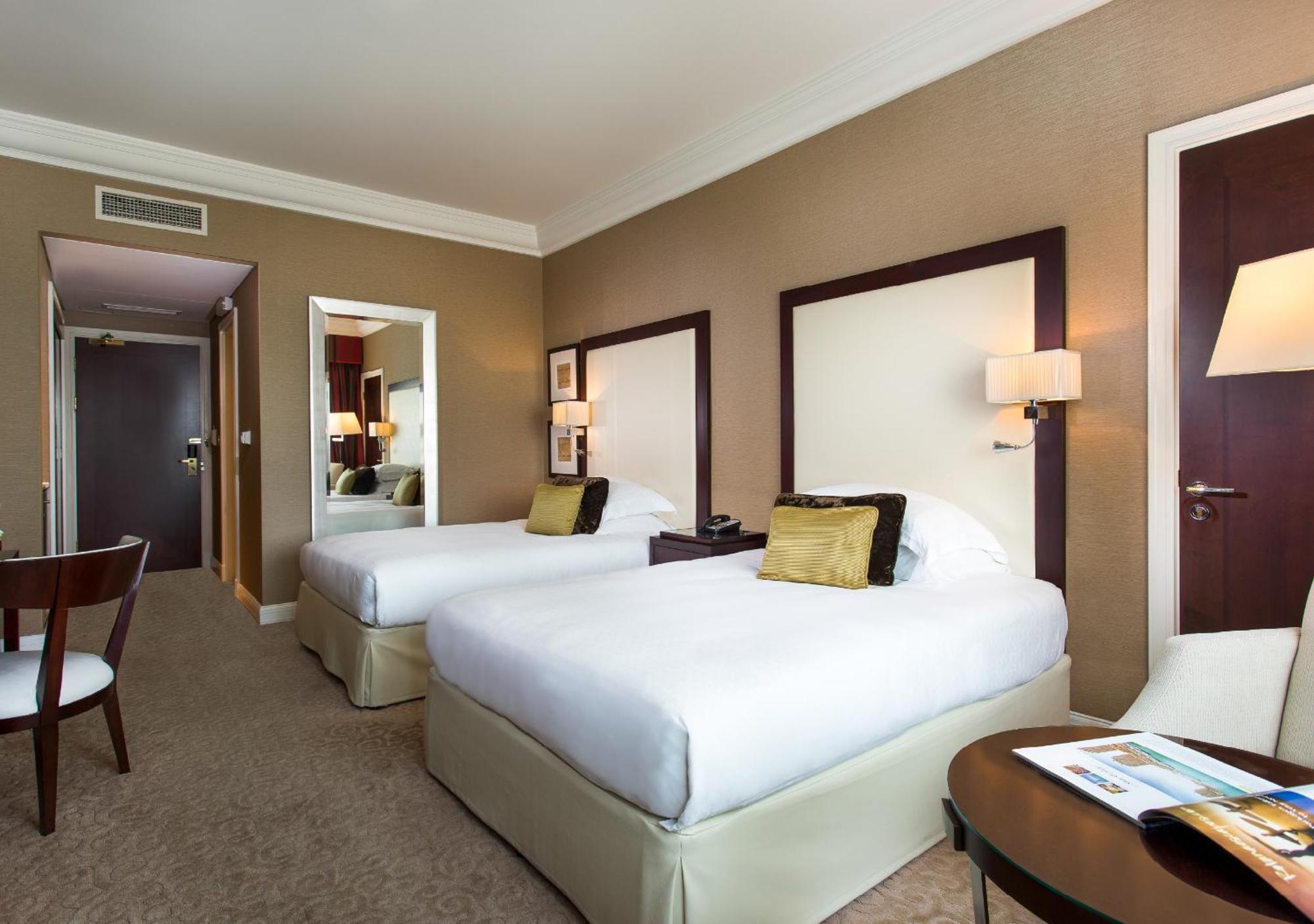 Moevenpick Grand Al Bustan Hotel Dubai Bagian luar foto