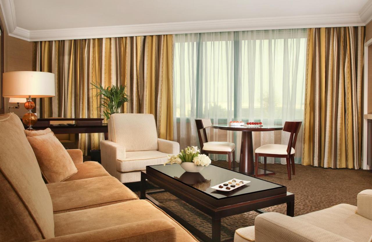 Moevenpick Grand Al Bustan Hotel Dubai Bagian luar foto A suite at the Four Seasons Hotel, Moscow
